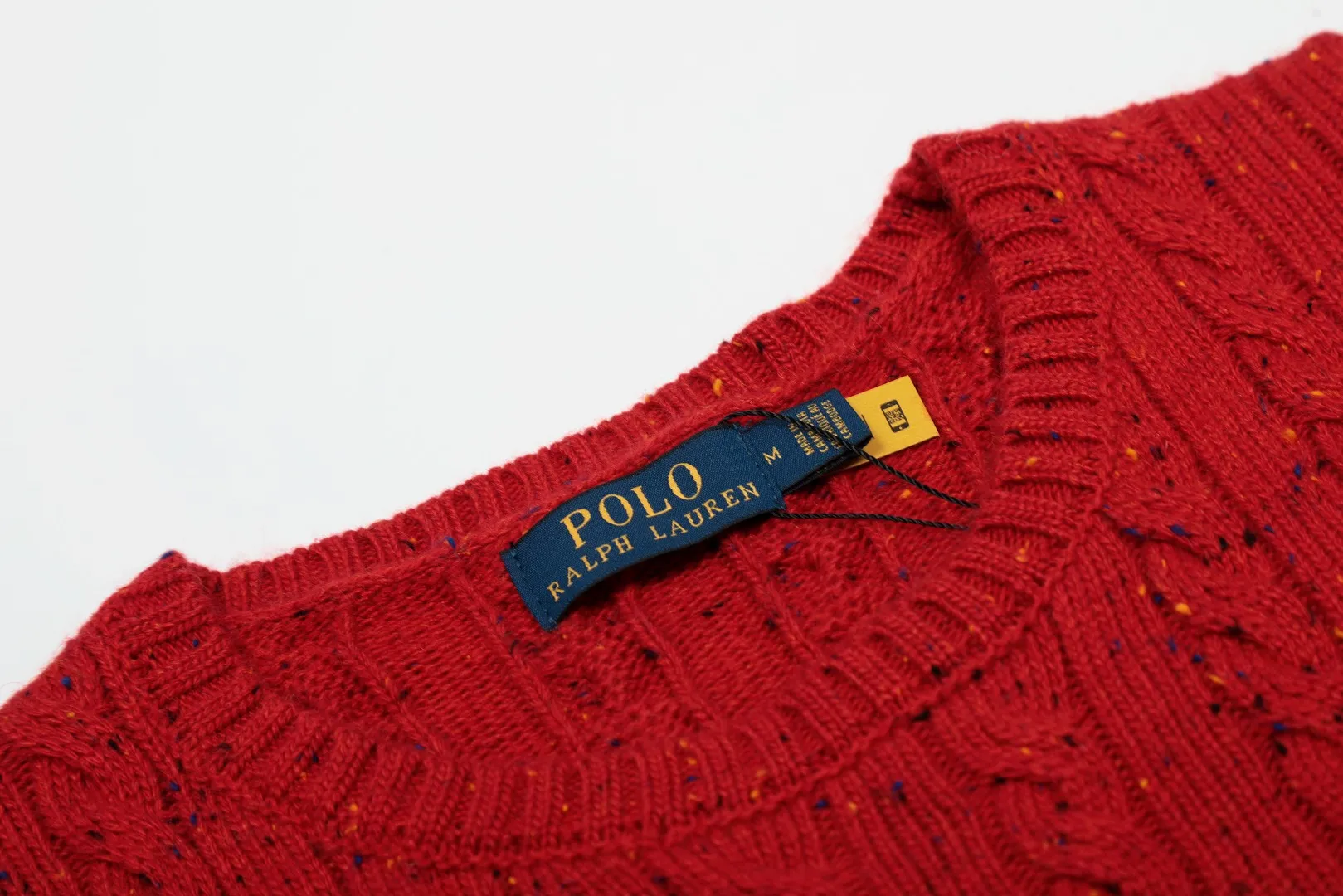 P166 💰 "Top quality" Style number: DS058# (on sale all year round) [Ralph Lauren wool blended pony embroidered logo twist knitted short sleeves] ✅Ralph Lauren gradient multi-color dot versatile hemp knitted round neck short sleeves for all seasons ✅15% merino cotton wool 85% wool blended clean and clear texture ✅ZP quality 1:1 version Scan the code to enter the GF website Counter quality ✅Details and quality are the only one in Guangzhou. Imported quality wool. Focus on high-end. Cost-effective. Needless to say good quality. ✅Restore the original version. The maximum size can be worn up to 150 pounds. Loose, comfortable and stress-free.
